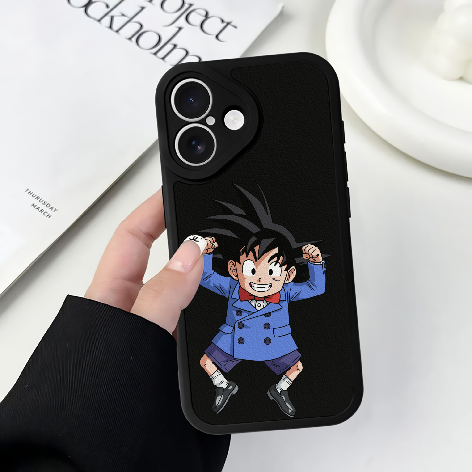 （画像用） ドラゴンボール 孫悟空（そん ごくう）Son Goku カカロット DRAGON BALL Kakarotto 【iPhone 16シリーズ対応】シリコンスマホケース（レザー調） 材質：シリコン
